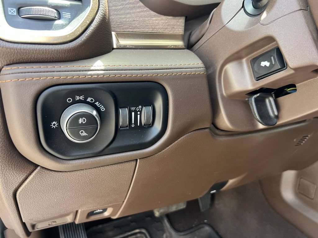 Used 2025 RAM 3500 Longhorn AWD/4WD image 11