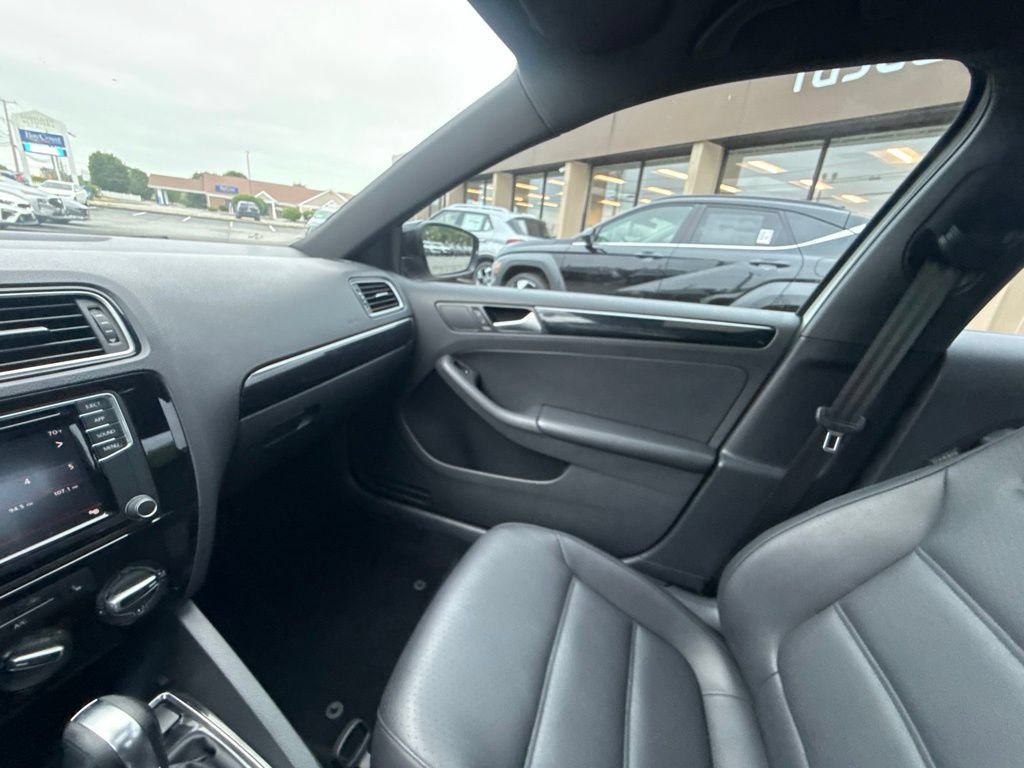 Used 2018 Volkswagen Jetta Sport FWD image 25