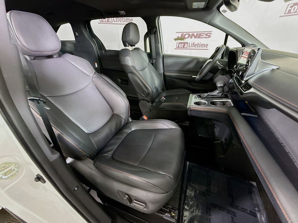 Used 2024 Toyota Sienna XSE w/ XSE Plus Package AWD/4WD image 33