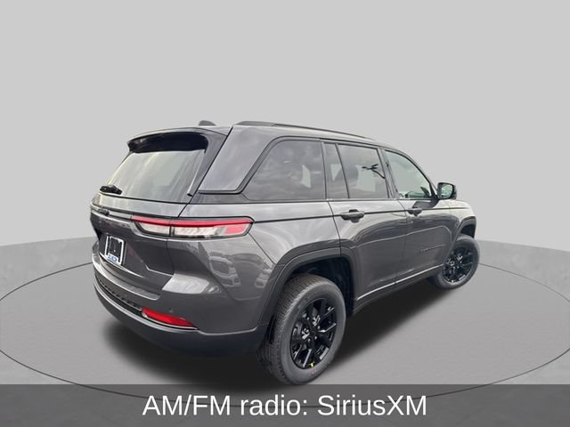 Used 2025 Jeep Grand Cherokee Altitude AWD/4WD image 4