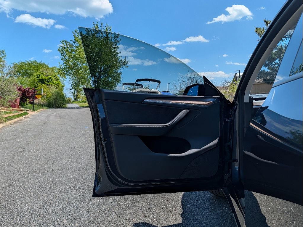 Used 2024 Tesla Model Y Long Range AWD/4WD image 9