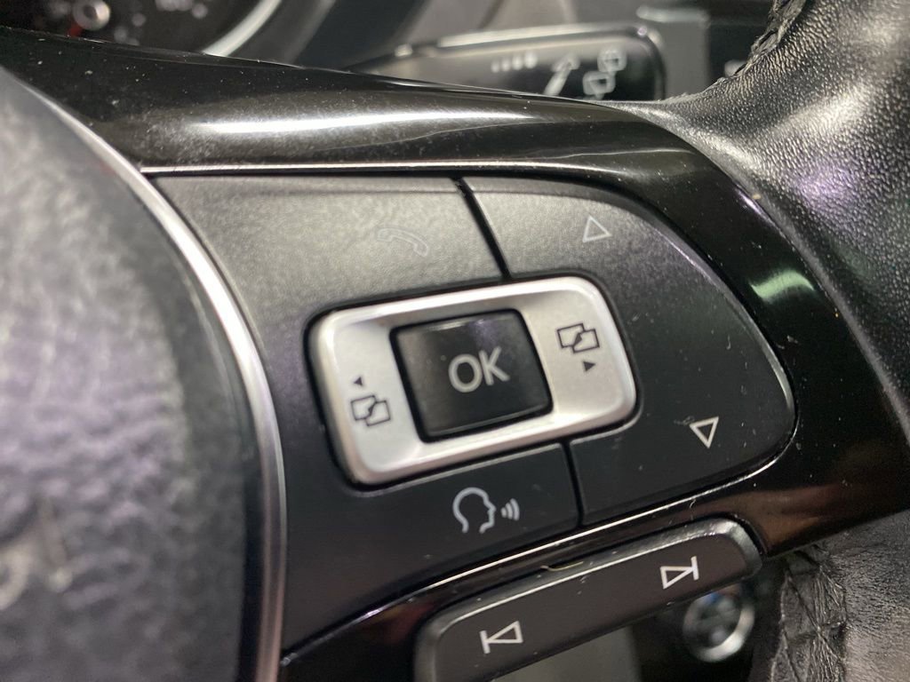 Used 2018 Volkswagen Tiguan SEL w/ 3rd Row Seat Package image 40