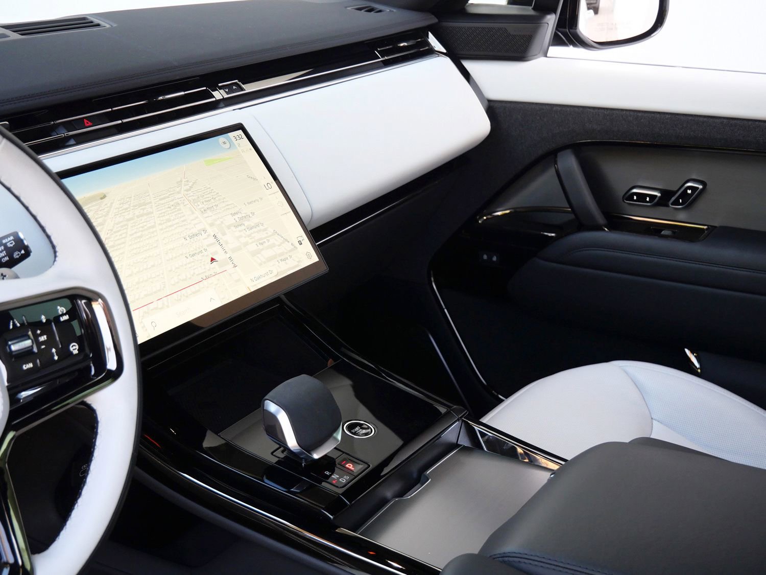 Used 2025 Land Rover Range Rover Sport Dynamic SE image 12