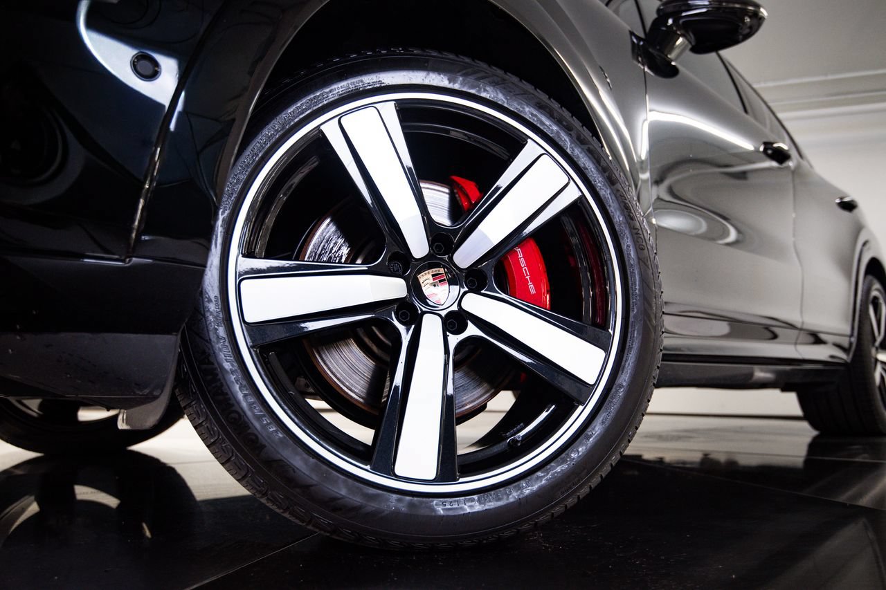 Certified 2026 Porsche Cayenne GTS AWD/4WD image 12