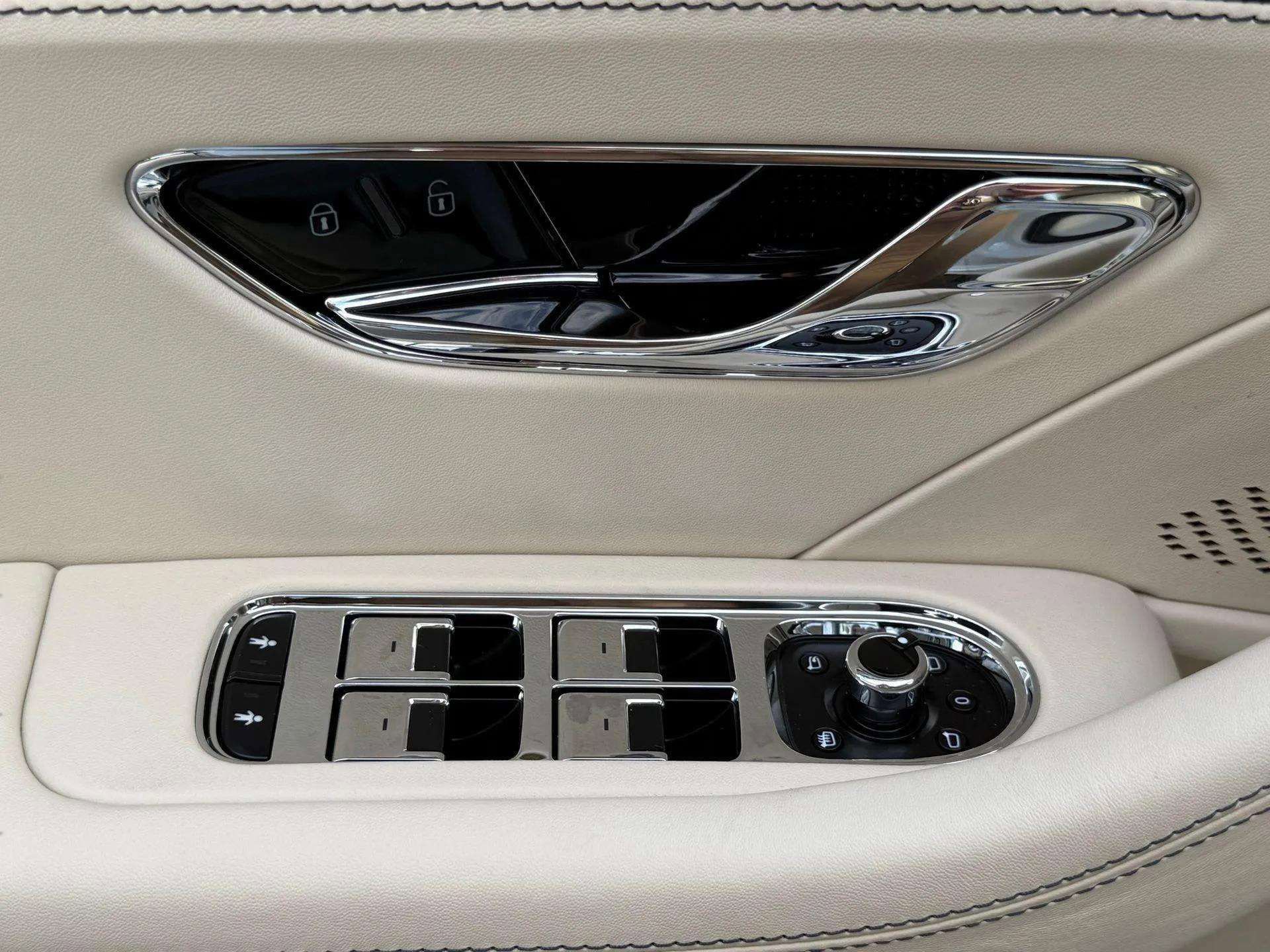 New 2026 Bentley Flying Spur Plug-In Hybrid image 34