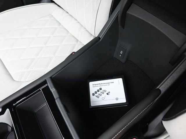 New 2025 Volkswagen Atlas Cross Sport SEL Premium R-Line image 9