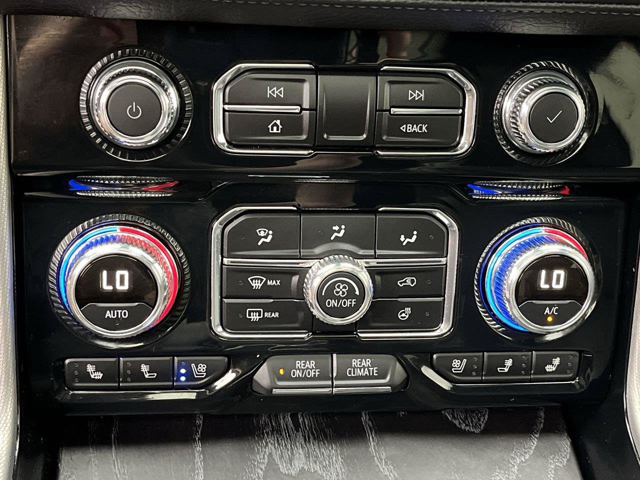 Certified 2024 GMC Yukon XL Denali w/ Advanced Technology Package AWD/4WD image 25