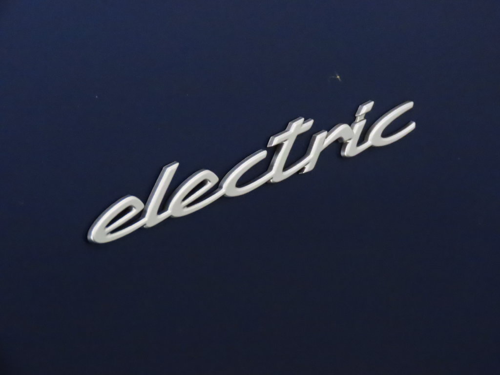 Certified 2024 Porsche Macan 4 Electric AWD/4WD image 14