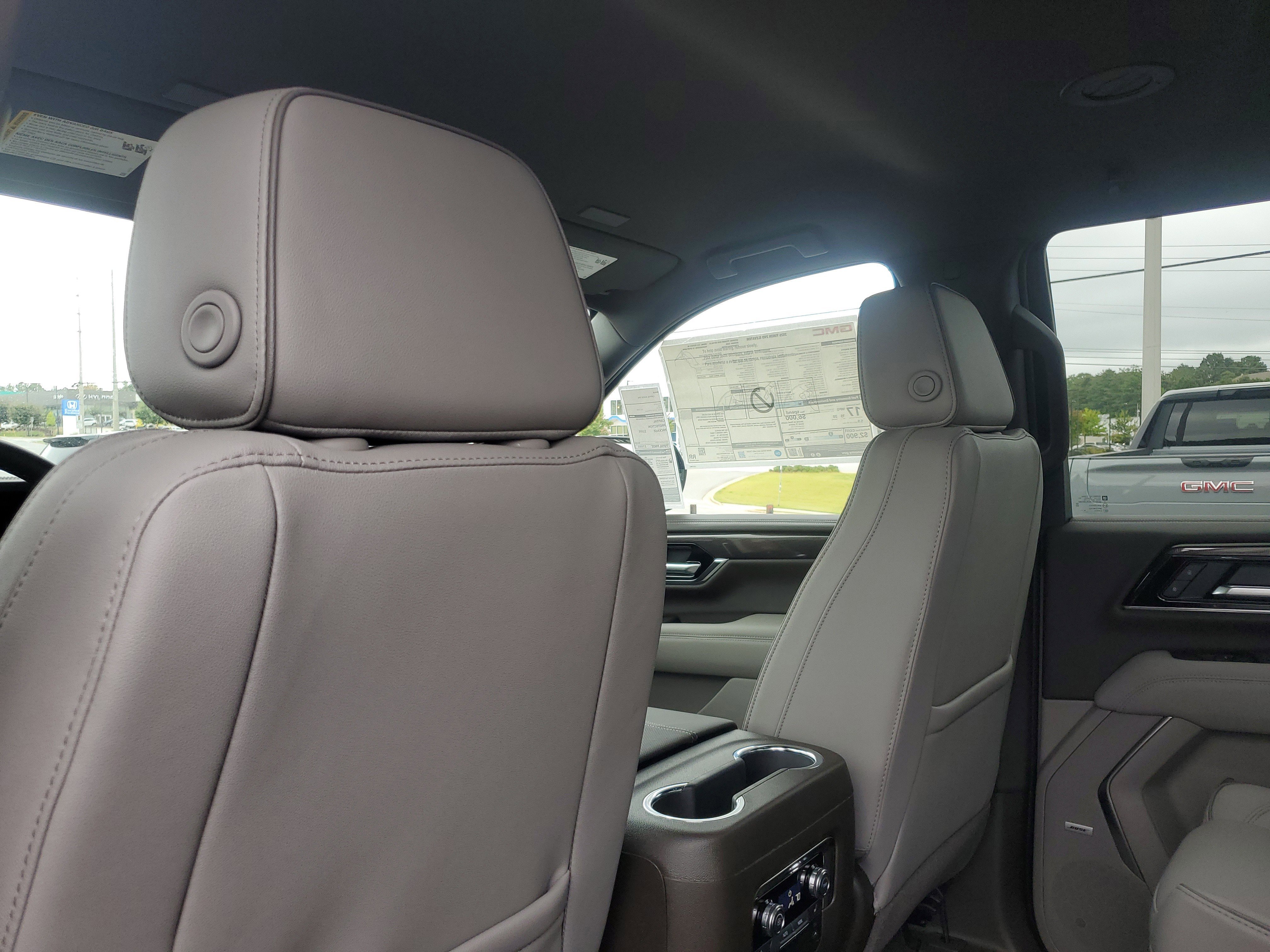 New 2026 GMC Yukon Elevation image 8