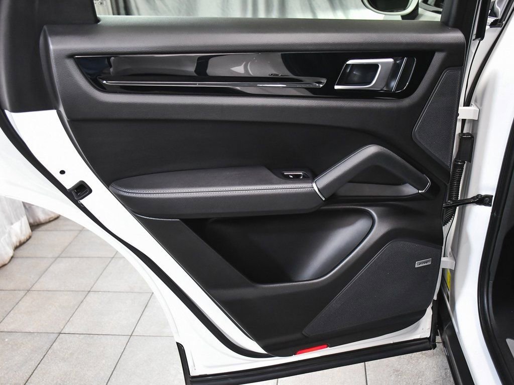 Used 2022 Porsche Cayenne Coupe image 12