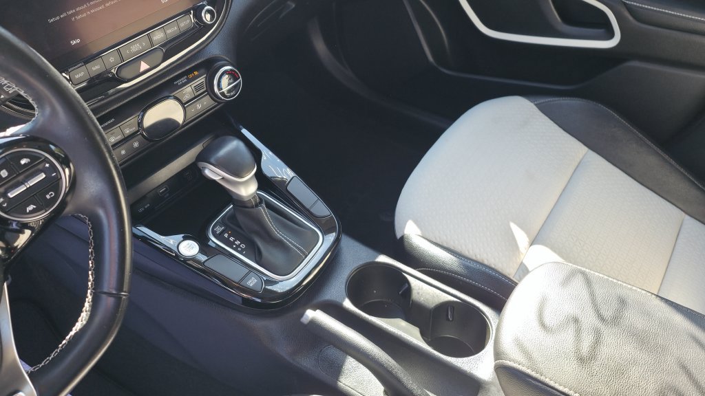 Used 2023 Kia Soul GT-Line FWD image 23
