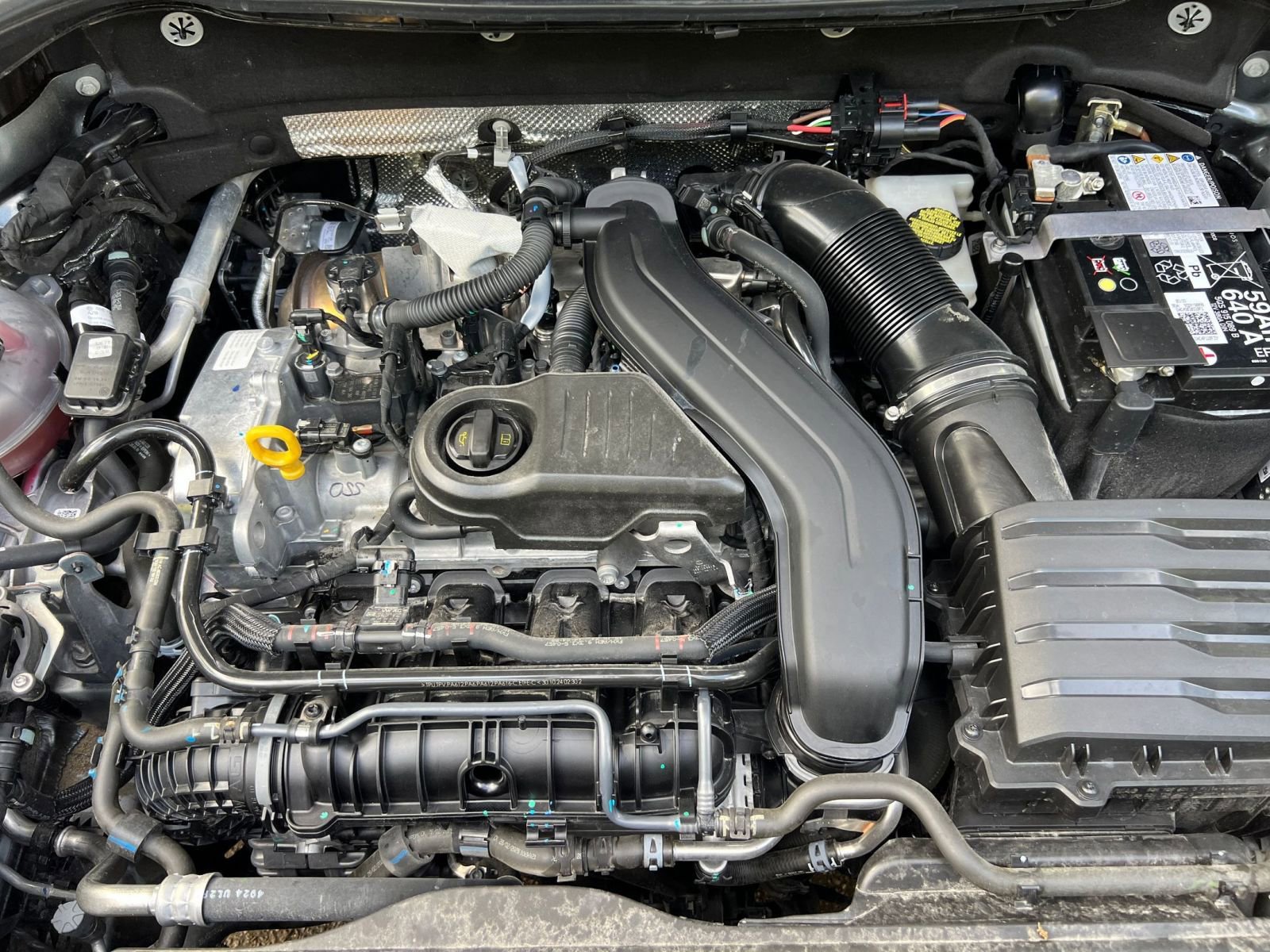 Used 2025 Volkswagen Taos SE image 33