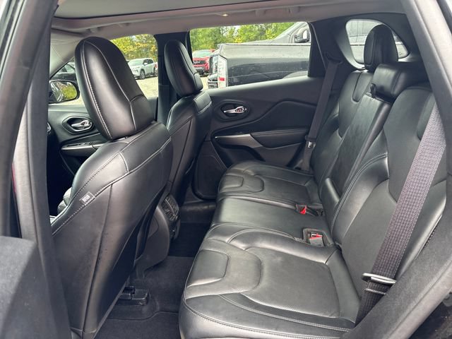 Used 2022 Jeep Cherokee Latitude Lux w/ Sun & Sound Group AWD/4WD image 9