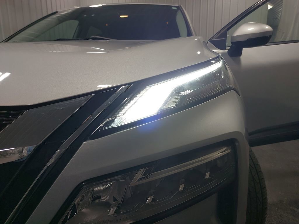 Used 2023 Nissan Rogue SV w/ SV Premium Package image 31