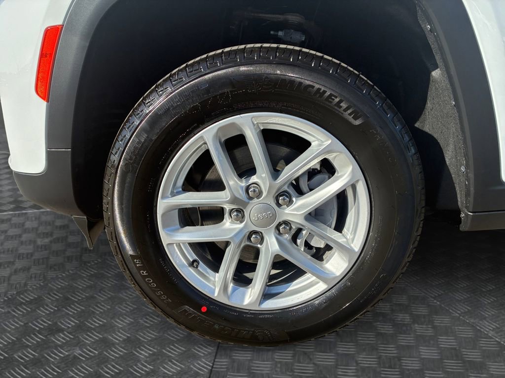 New 2026 Jeep Grand Cherokee Laredo RWD image 23