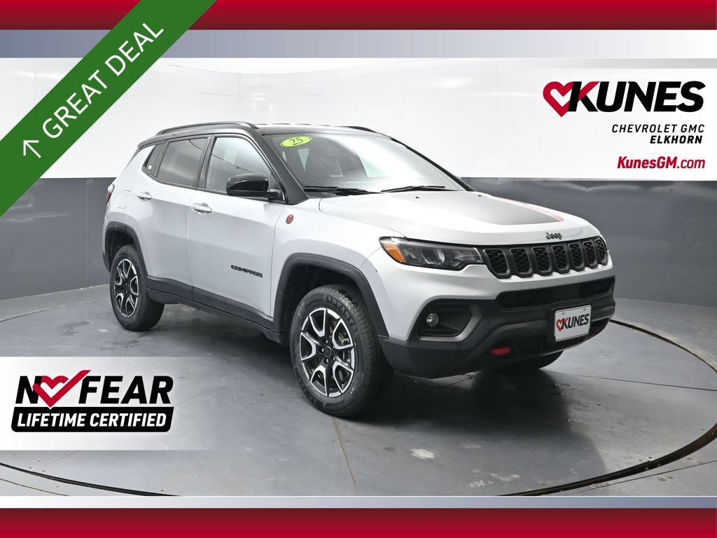 Used 2025 Jeep Compass Trailhawk AWD/4WD image 1
