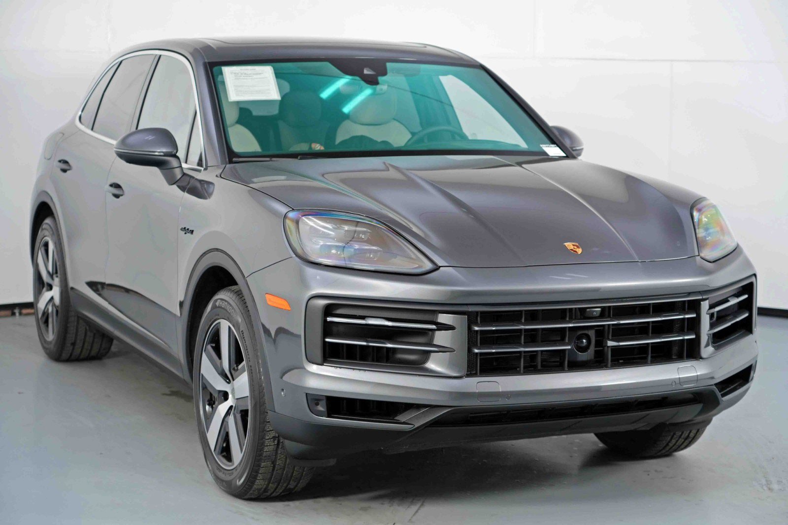 Used 2024 Porsche Cayenne w/ Technology Package image 59