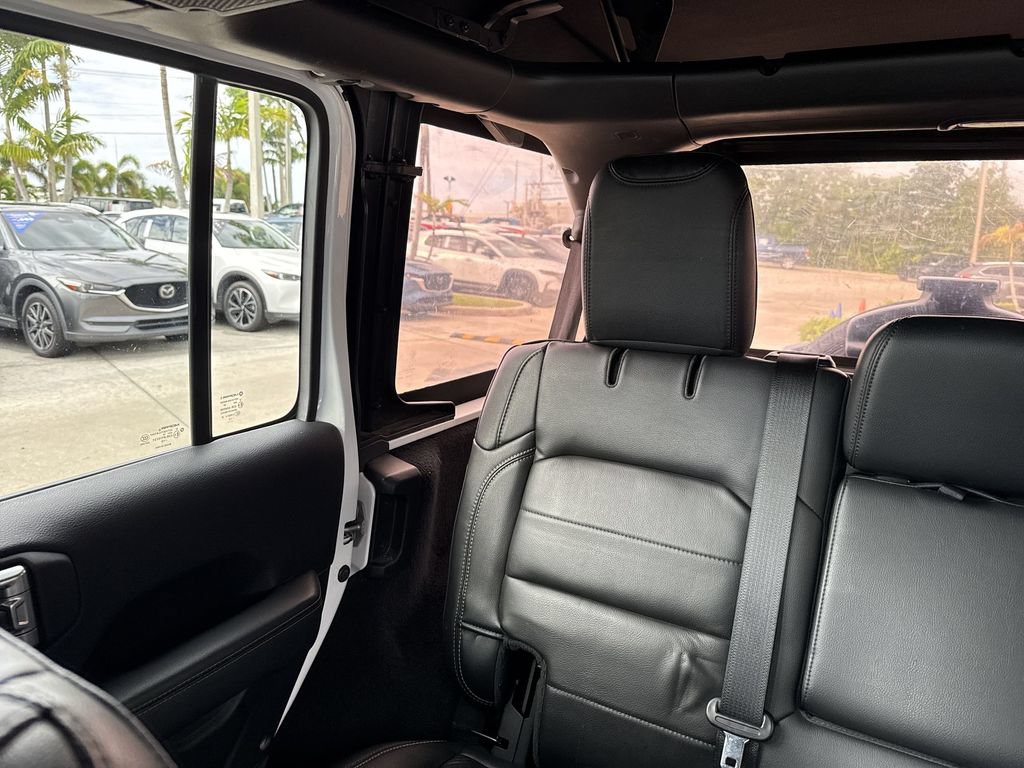 Used 2019 Jeep Wrangler Unlimited Sahara w/ Dual Top Group AWD/4WD image 17