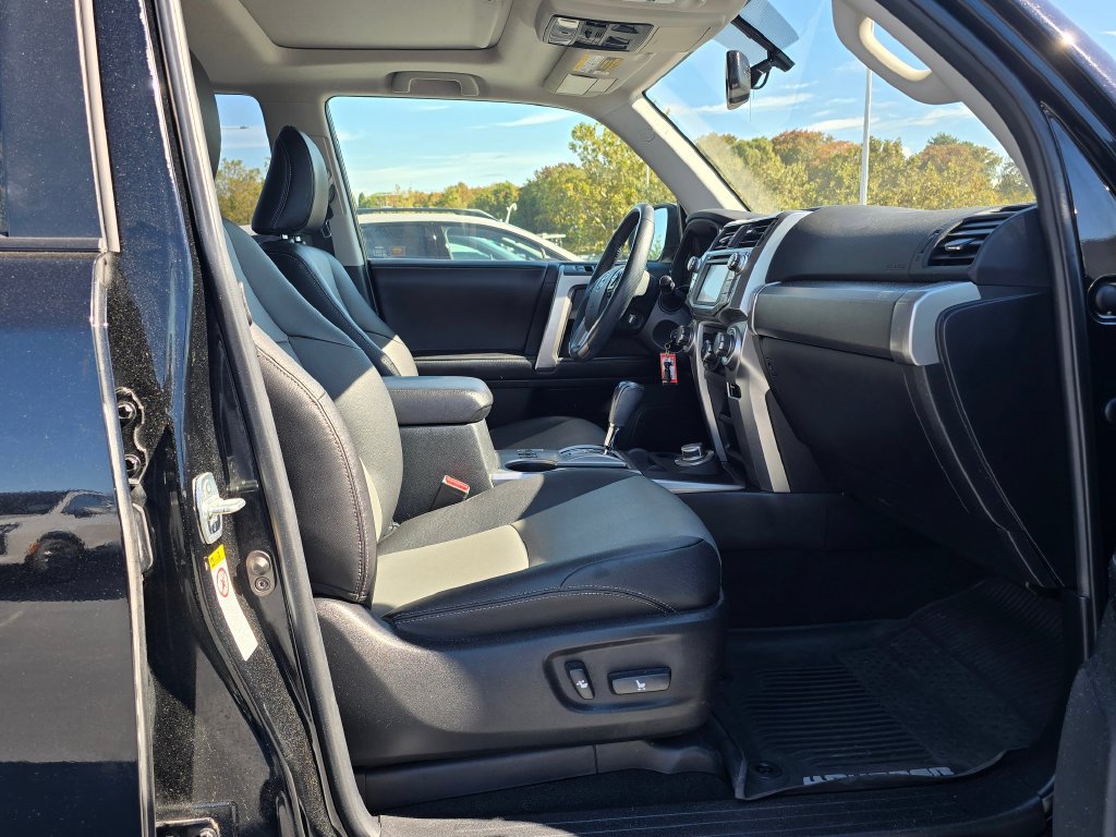 Used 2017 Toyota 4Runner SR5 Premium AWD/4WD image 12