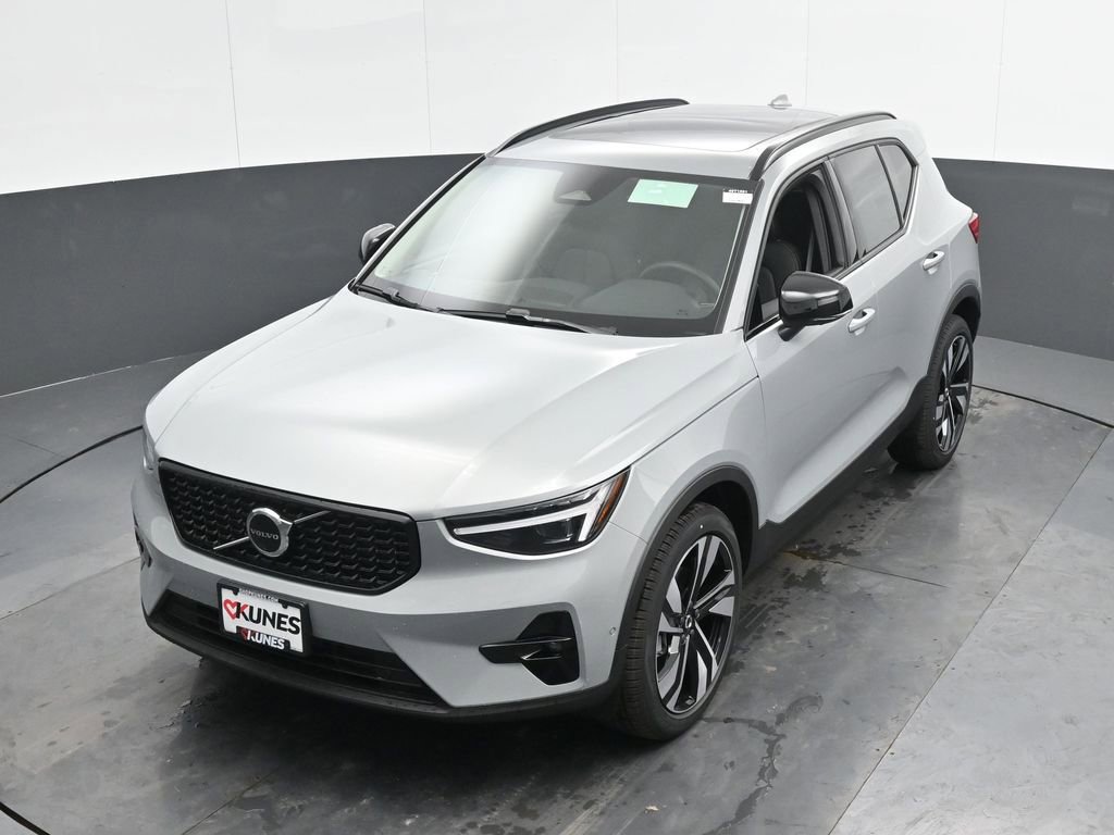 New 2025 Volvo XC40 B5 Ultra w/ Climate Package image 37