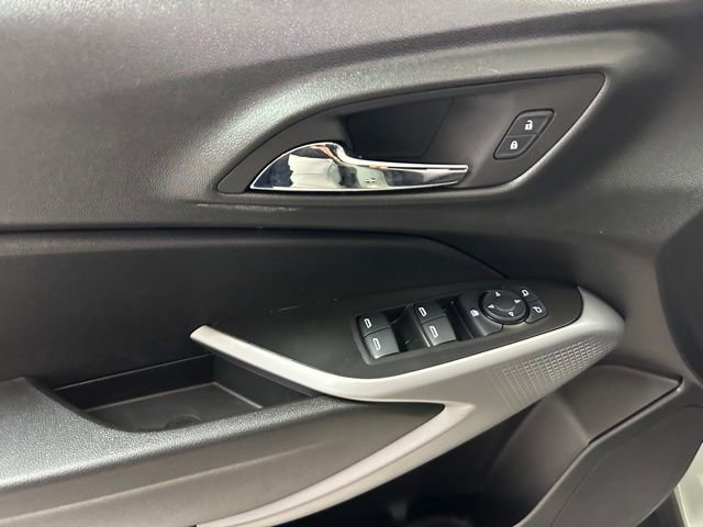 Used 2024 Chevrolet Trax RS image 17