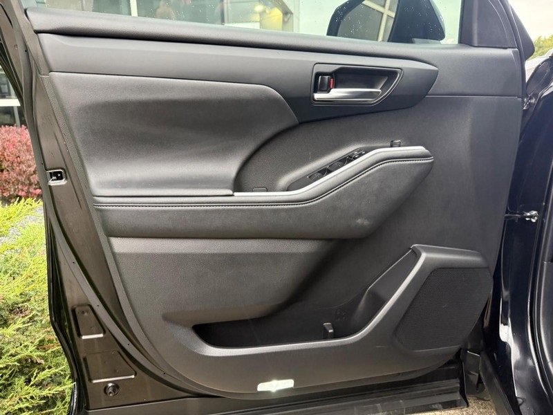 Used 2024 Toyota Highlander XLE image 20