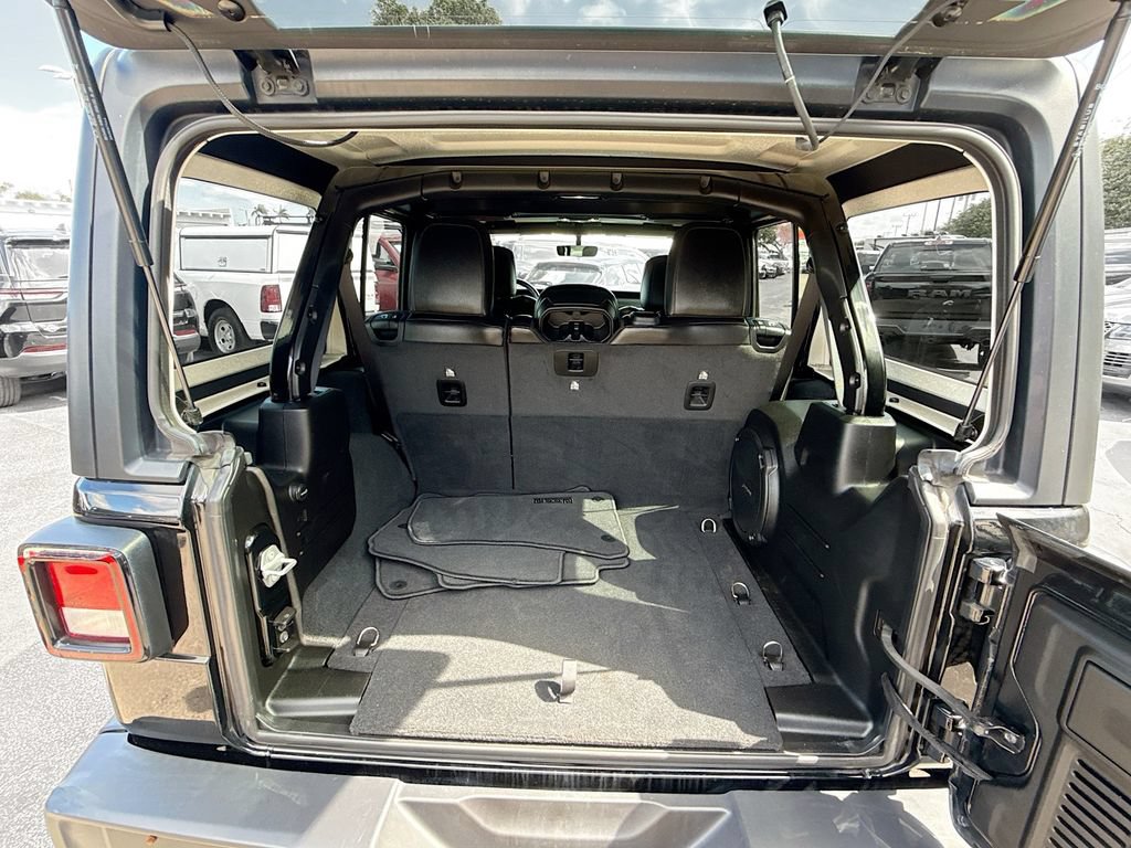 Used 2022 Jeep Wrangler Unlimited Sahara w/ Cold Weather Group AWD/4WD image 30