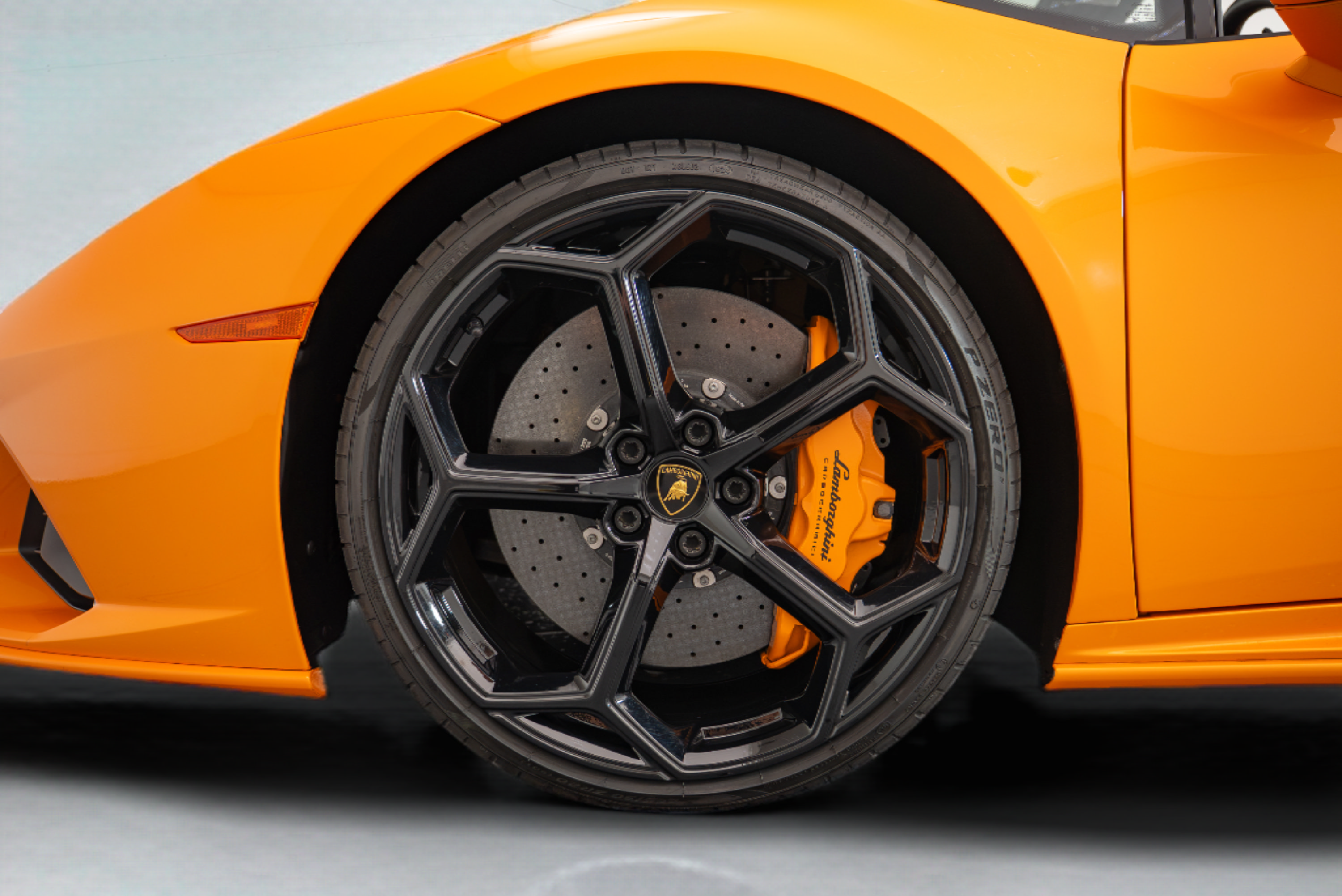 Used 2023 Lamborghini Huracan EVO AWD/4WD image 17