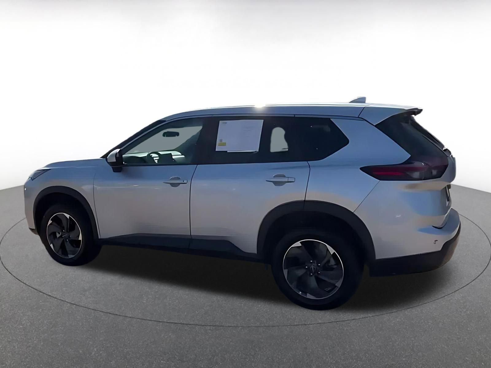 Used 2025 Nissan Rogue SV FWD image 9