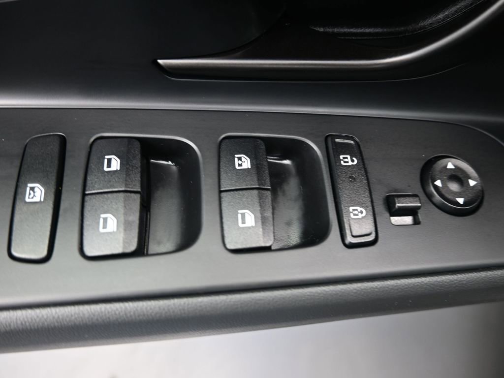 Used 2025 Hyundai Elantra Sport image 13