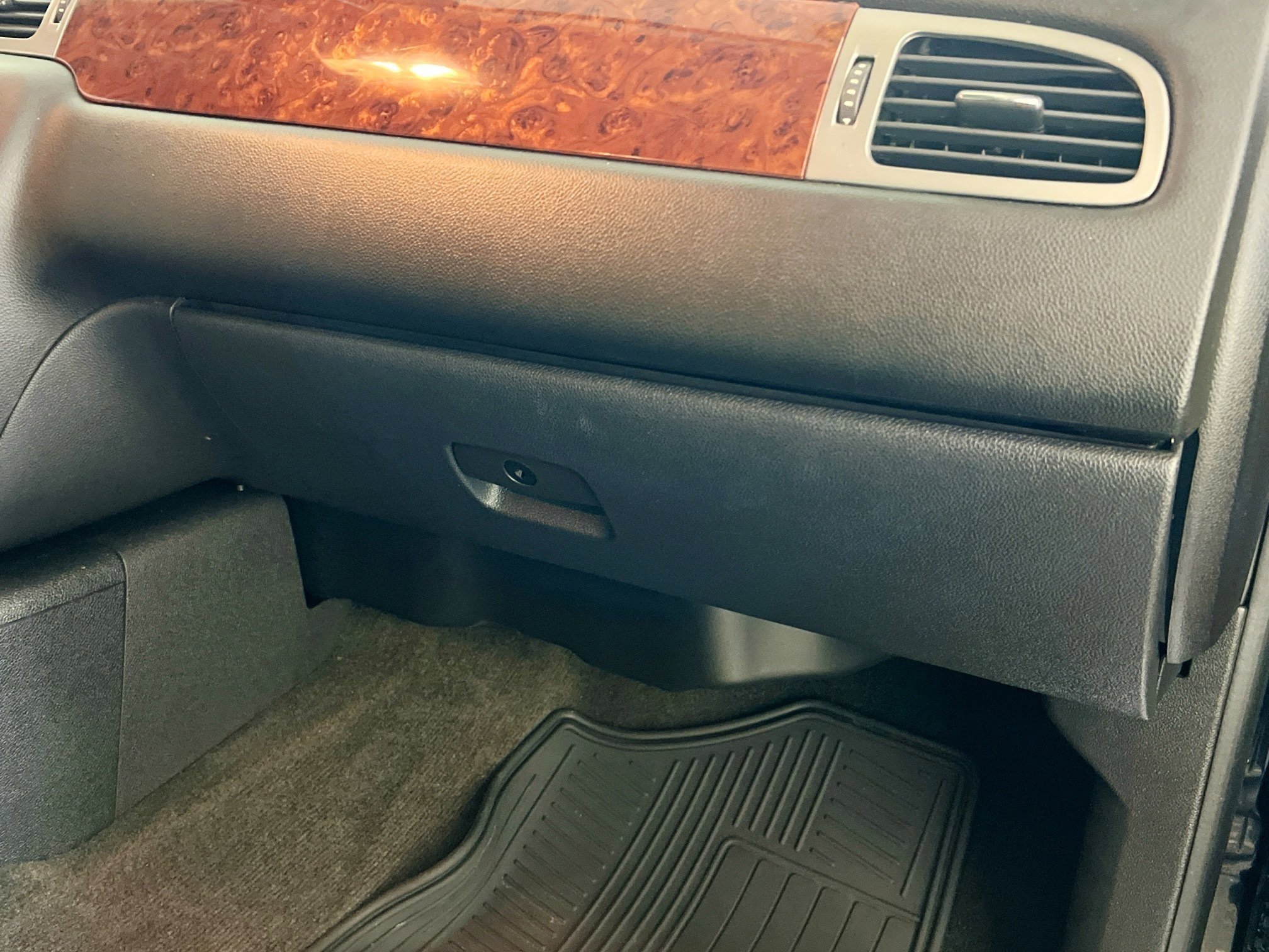 Used 2012 Chevrolet Avalanche LTZ image 32