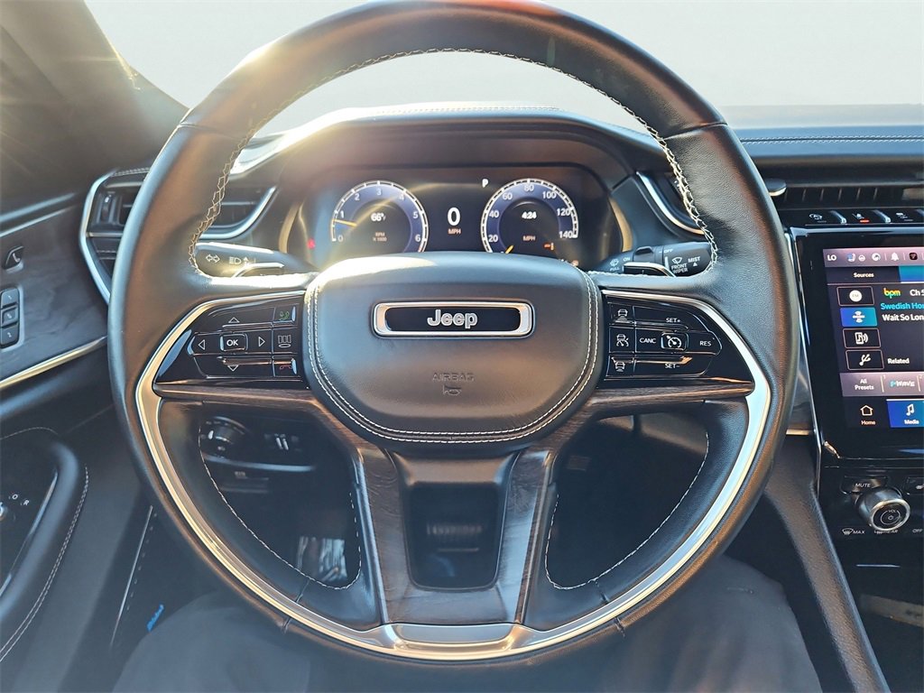 Used 2022 Jeep Grand Cherokee Overland w/ Luxury Tech Group IV image 34