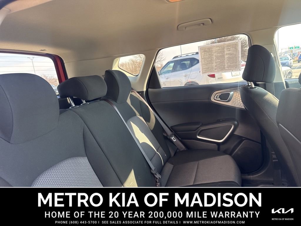 Used 2023 Kia Soul LX image 34