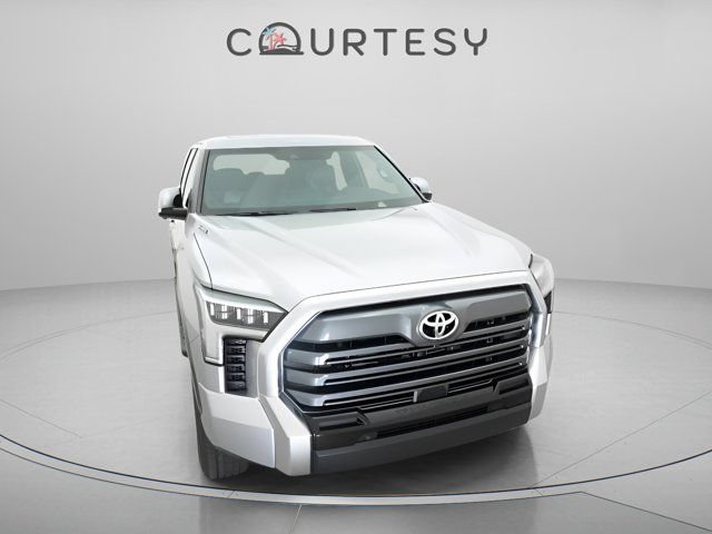 Used 2025 Toyota Tundra Limited AWD/4WD image 34