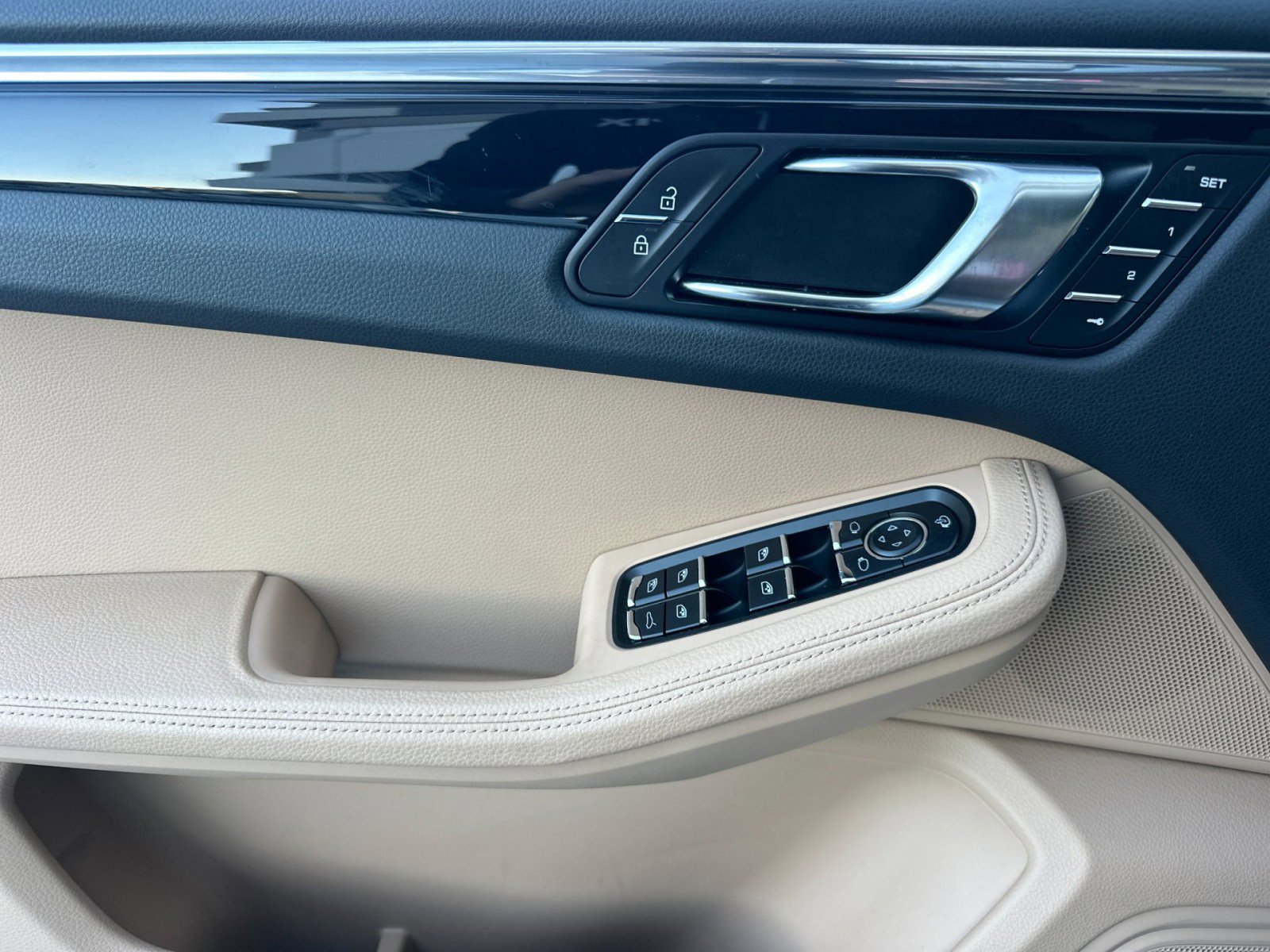 Used 2025 Porsche Macan image 12