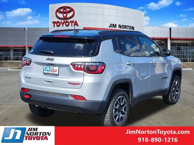 Used 2025 Jeep Compass Trailhawk image 5