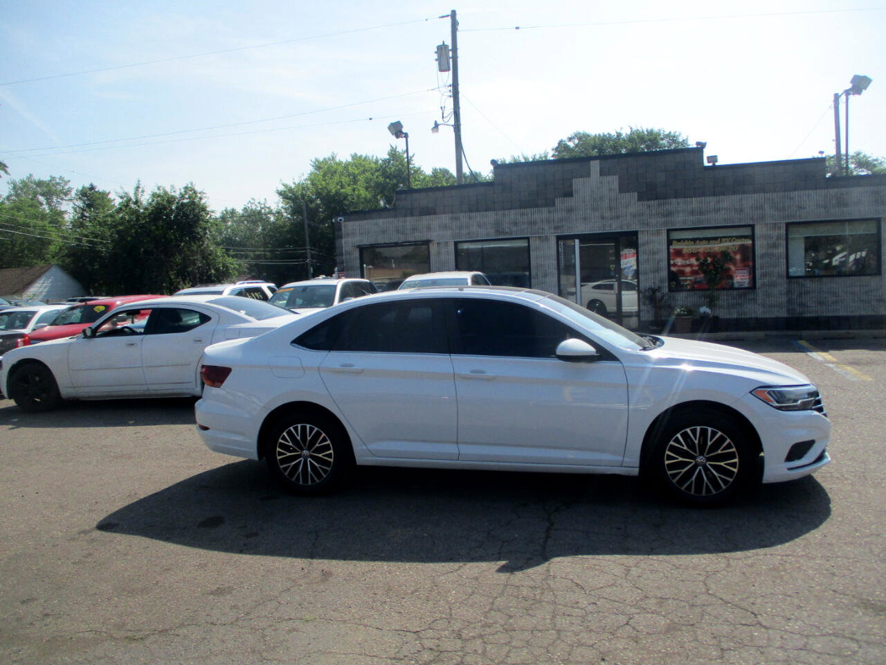 Used 2019 Volkswagen Jetta SE image 2