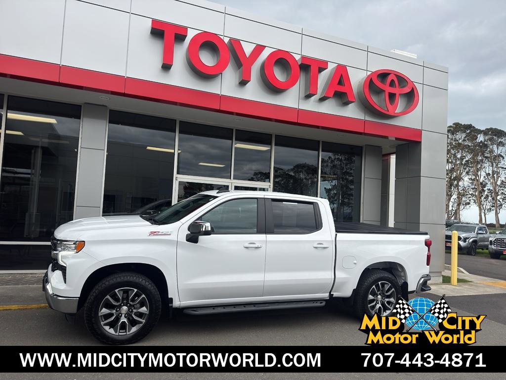 Used 2022 Chevrolet Silverado 1500 LT w/ Z71 Off-Road Package image 1