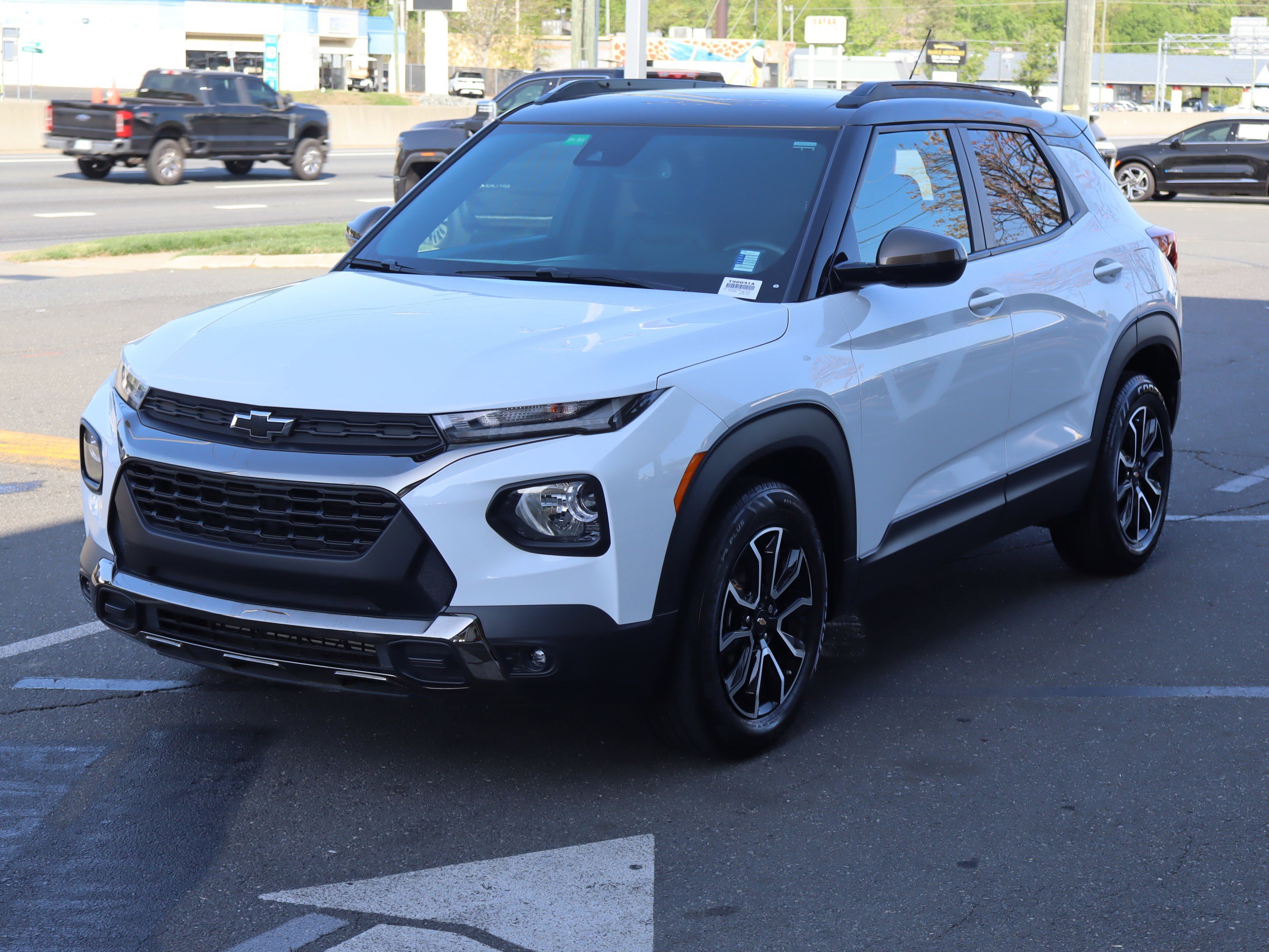 Used 2021 Chevrolet TrailBlazer ACTIV w/ Technology Package FWD image 5