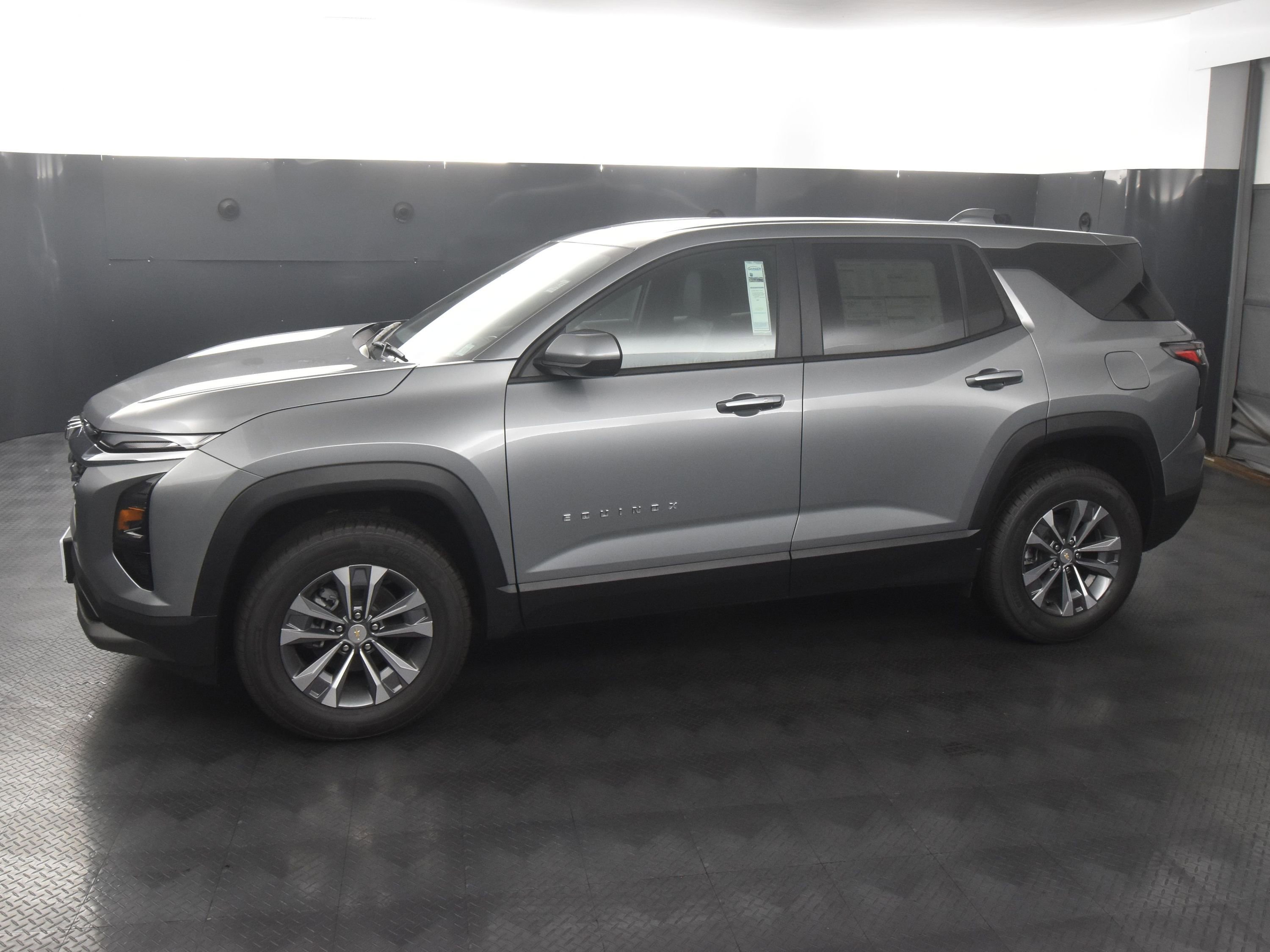 New 2026 Chevrolet Equinox LT w/ Convenience Package II image 3