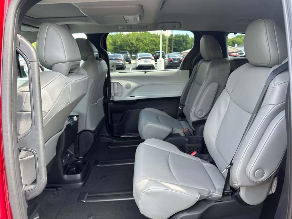Used 2026 Toyota Sienna XLE AWD/4WD image 16