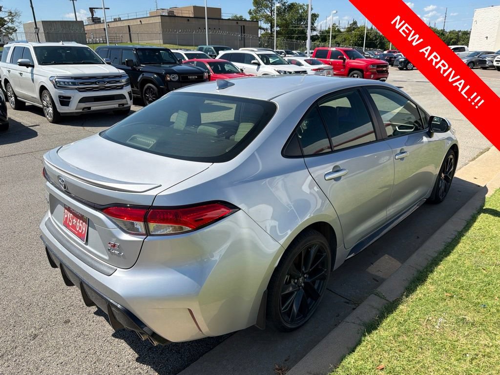 Used 2025 Toyota Corolla SE w/ SE Premium Package FWD image 4