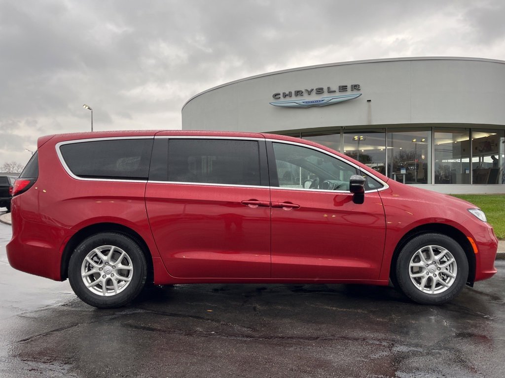 New 2026 Chrysler Pacifica Select image 47