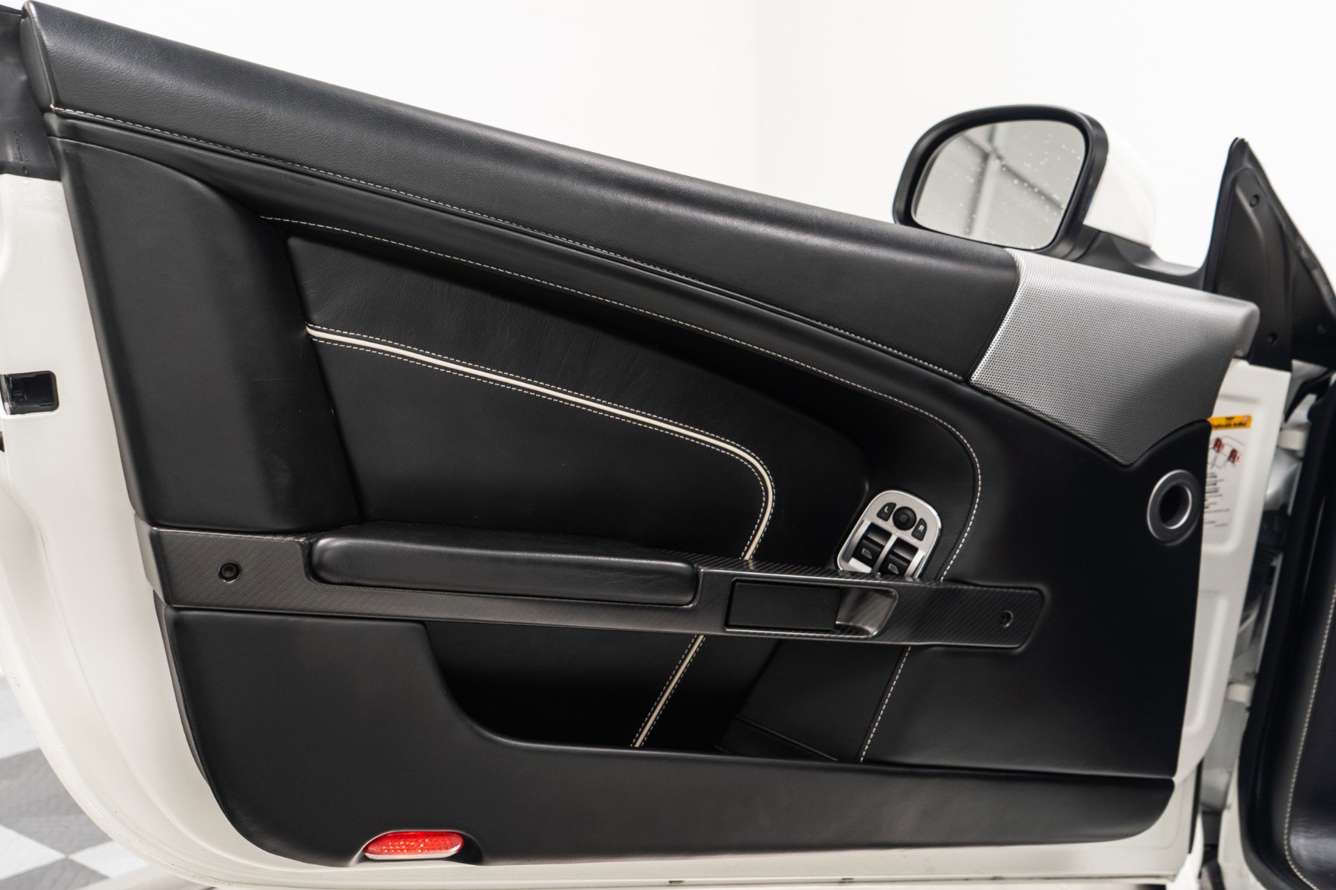 Used 2014 Aston Martin DB9 Volante image 38