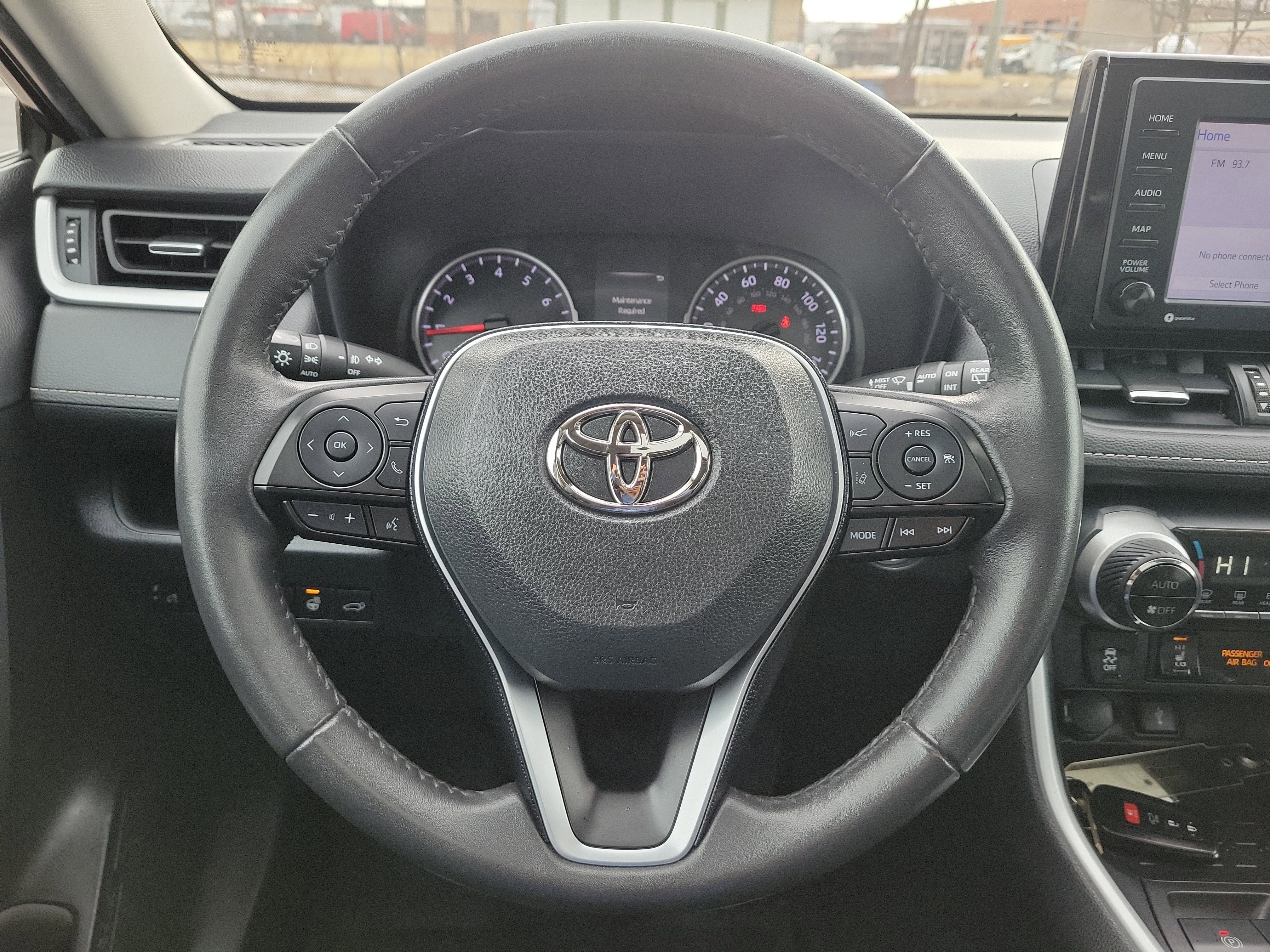 Used 2020 Toyota RAV4 XLE Premium image 23