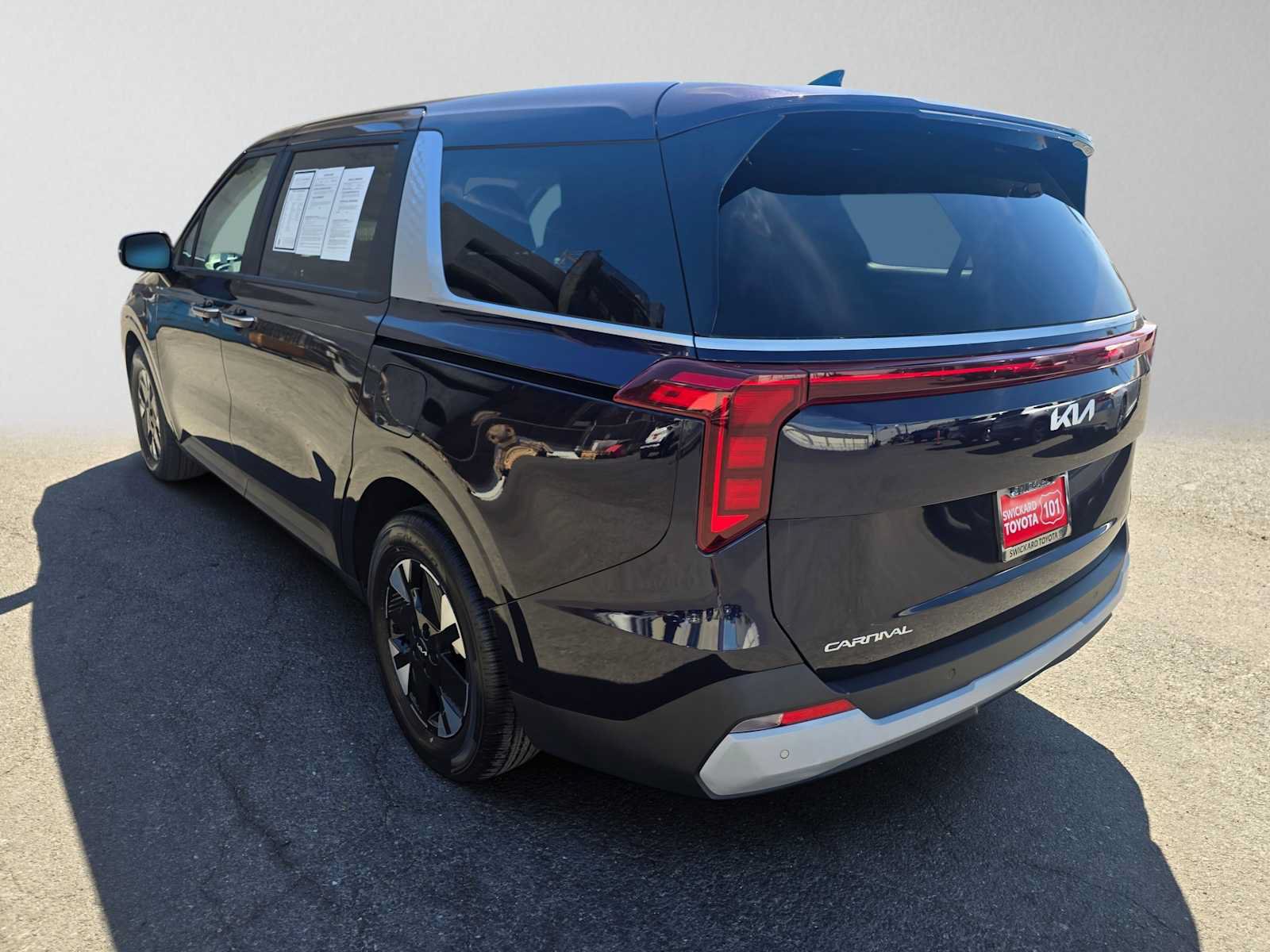 Used 2026 Kia Carnival LXS FWD image 5