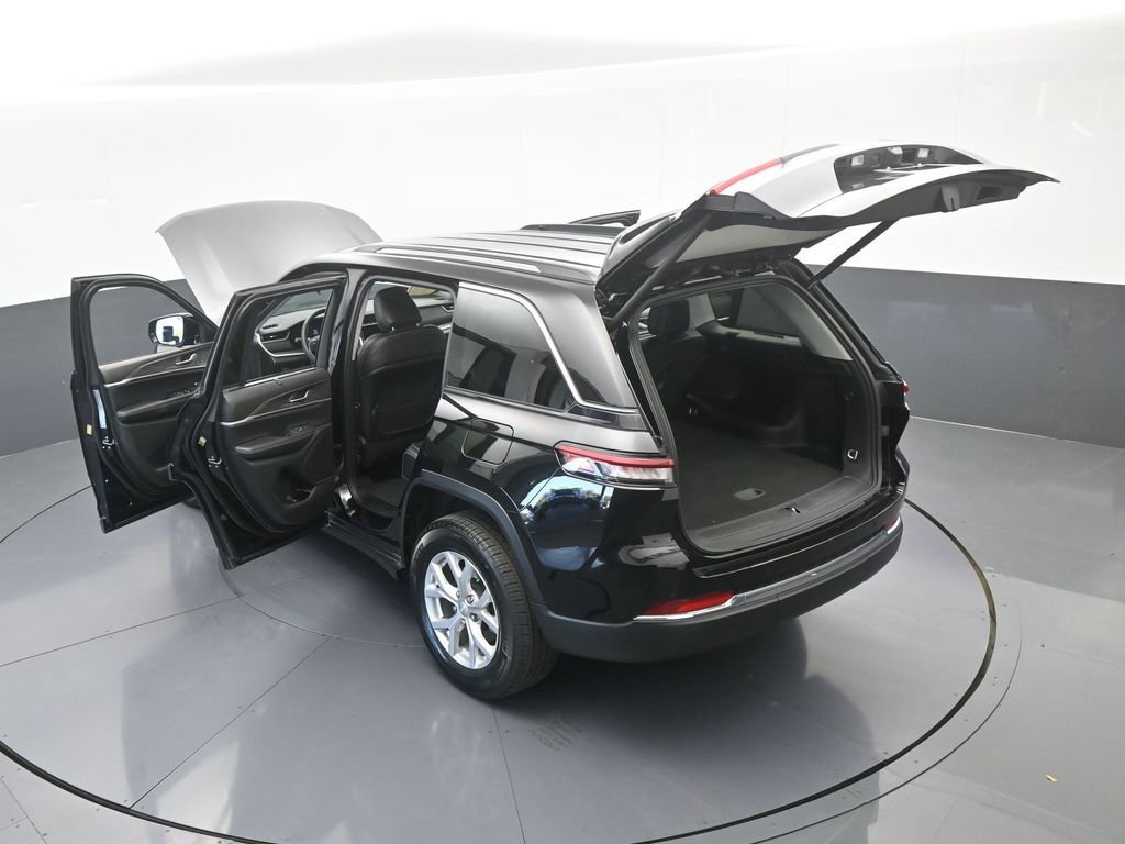 Used 2024 Jeep Grand Cherokee Limited w/ Luxury Tech Group II image 74