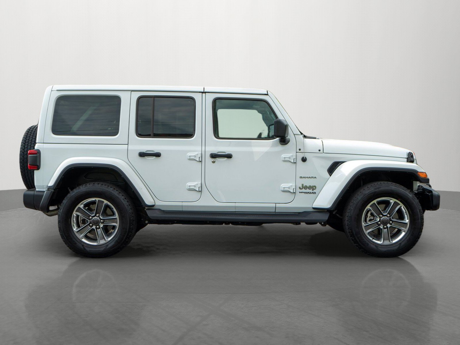 Used 2022 Jeep Wrangler Unlimited Sahara w/ LED Lighting Group AWD/4WD image 8
