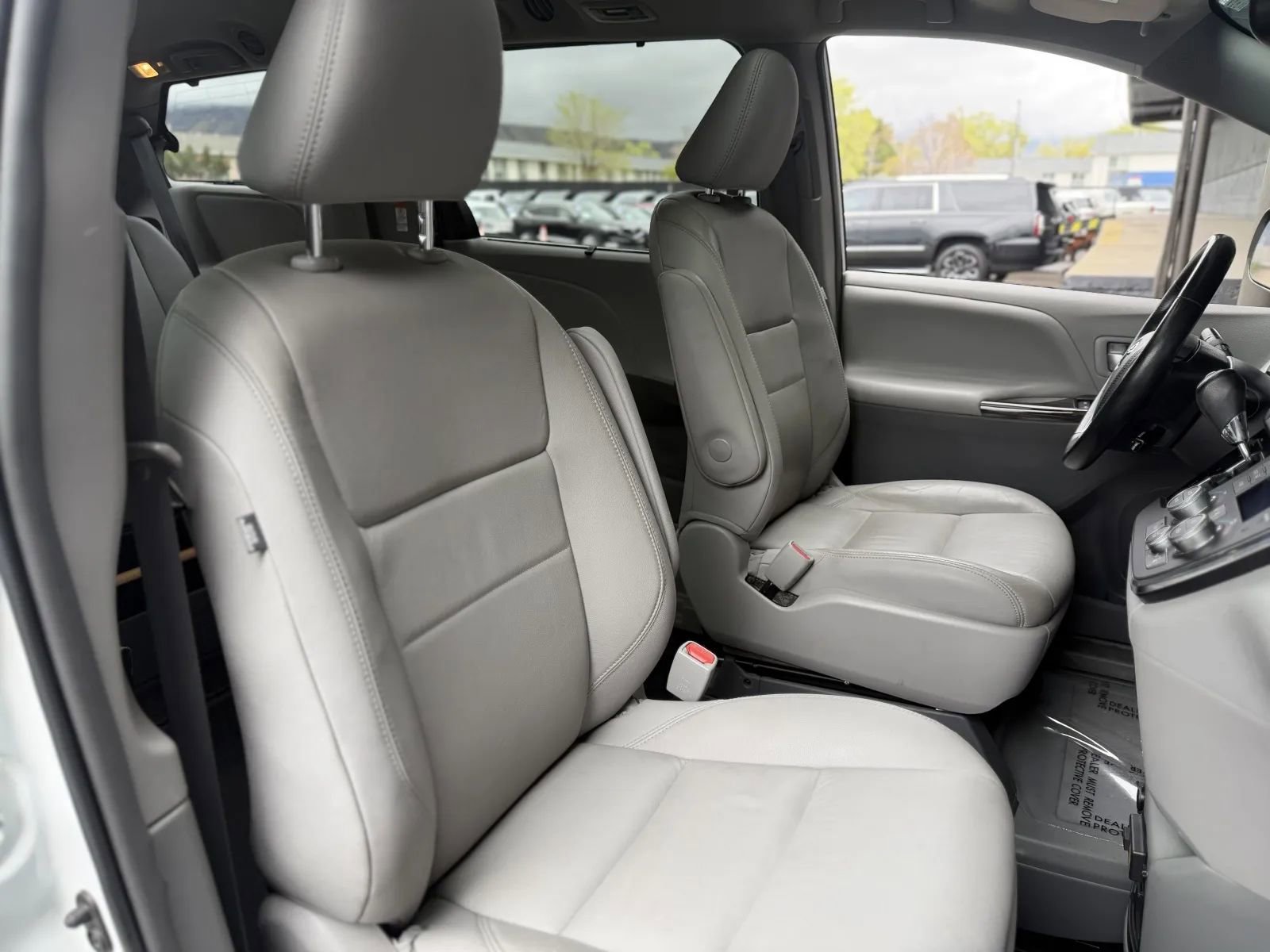 Used 2019 Toyota Sienna XLE w/ XLE Navigation Package FWD image 22