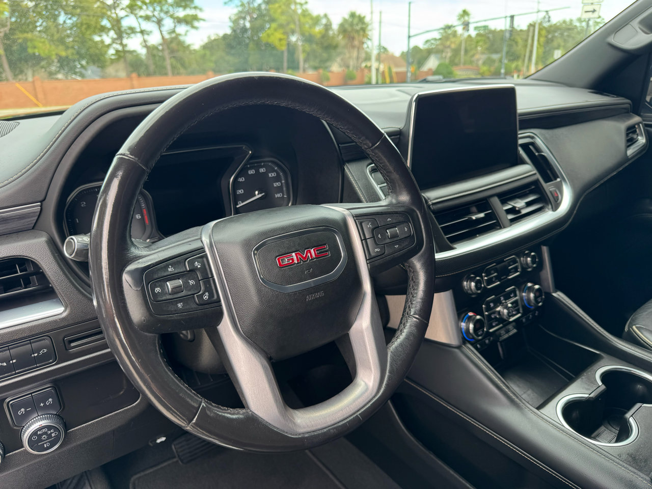 Used 2021 GMC Yukon SLT w/ SLT Premium Package image 8